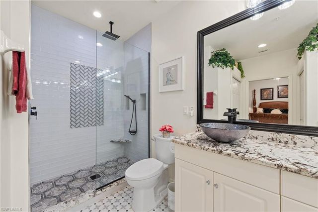 8239 Parkstone PL 102, Naples, FL 34120