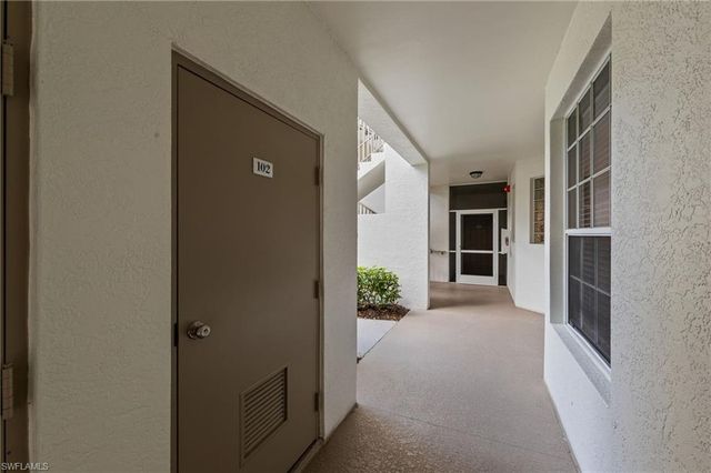 8239 Parkstone PL 102, Naples, FL 34120