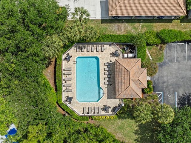 8239 Parkstone PL 102, Naples, FL 34120