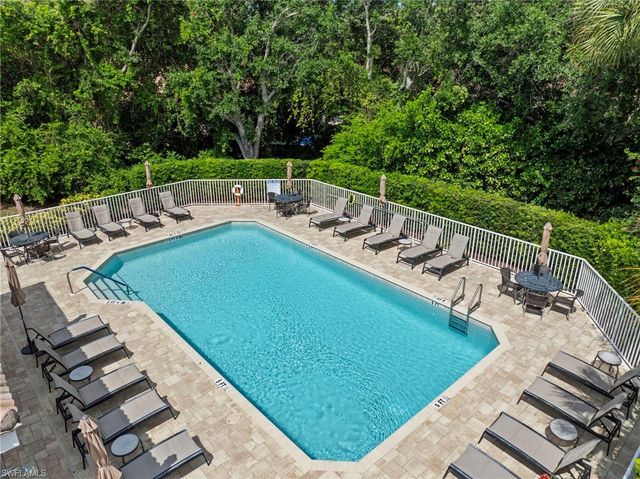 8239 Parkstone PL 102, Naples, FL 34120