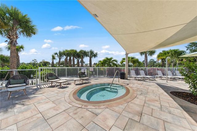8239 Parkstone PL 102, Naples, FL 34120