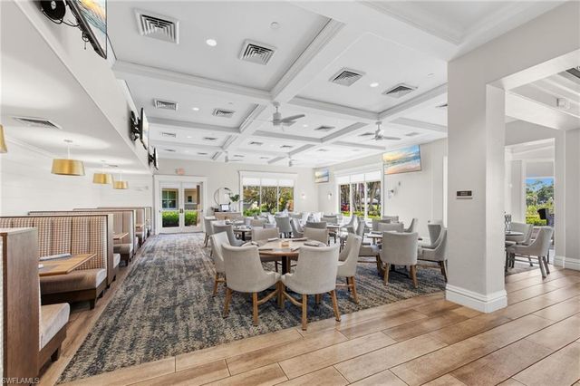 8239 Parkstone PL 102, Naples, FL 34120