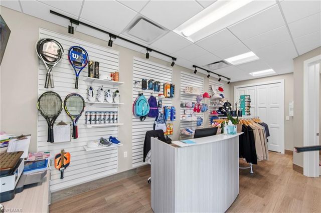 8239 Parkstone PL 102, Naples, FL 34120