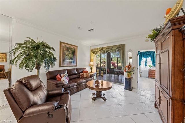 8239 Parkstone PL 102, Naples, FL 34120