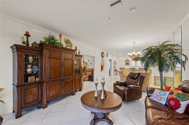 8239 Parkstone PL 102, Naples, FL 34120