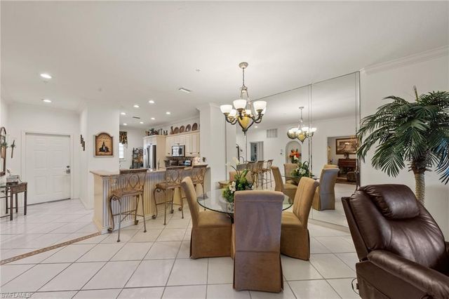 8239 Parkstone PL 102, Naples, FL 34120