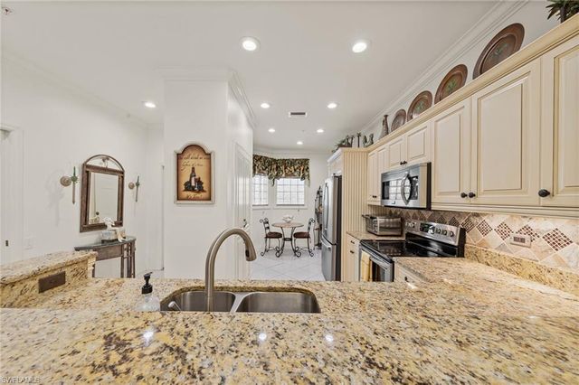 8239 Parkstone PL 102, Naples, FL 34120