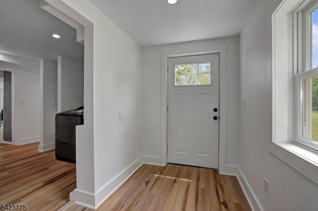 6 Brook St, Peapack Gladstone Boro, NJ 07977