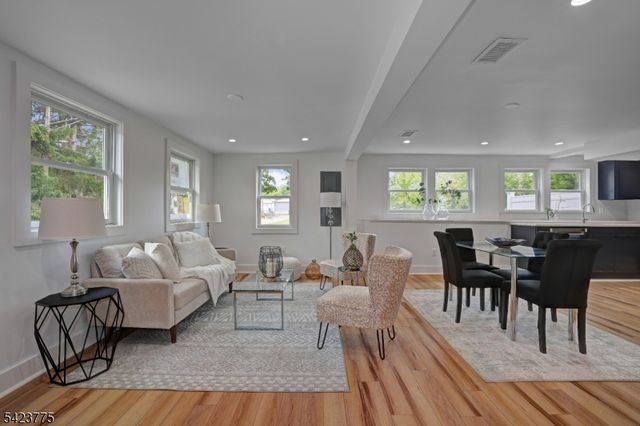 6 Brook St, Peapack Gladstone Boro, NJ 07977
