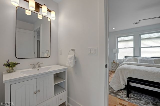 6 Brook St, Peapack Gladstone Boro, NJ 07977