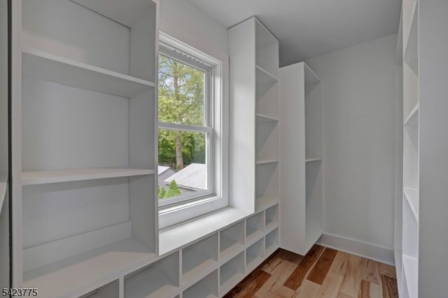 6 Brook St, Peapack Gladstone Boro, NJ 07977