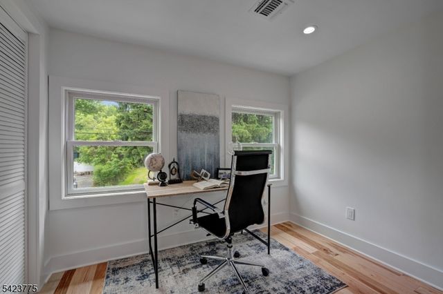 6 Brook St, Peapack Gladstone Boro, NJ 07977