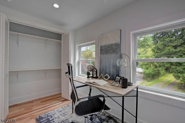 6 Brook St, Peapack Gladstone Boro, NJ 07977