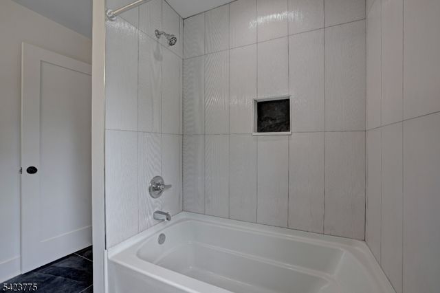 6 Brook St, Peapack Gladstone Boro, NJ 07977