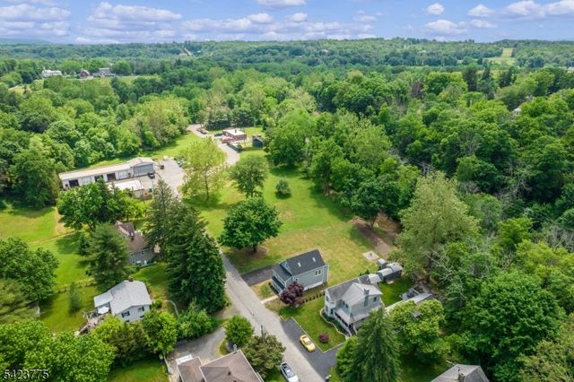 6 Brook St, Peapack Gladstone Boro, NJ 07977