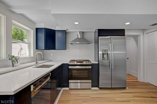 6 Brook St, Peapack Gladstone Boro, NJ 07977