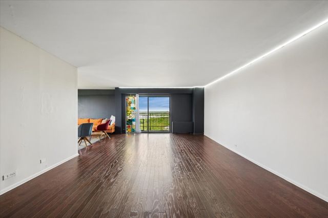7033 N KEDZIE Avenue 1615, Chicago, IL 60645
