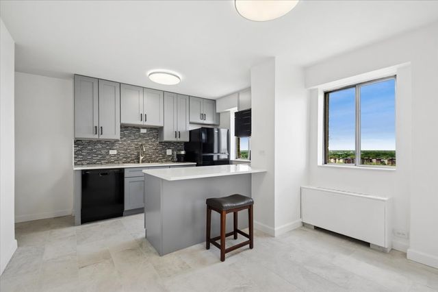 7033 N KEDZIE Avenue 1615, Chicago, IL 60645