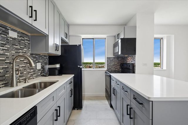 7033 N KEDZIE Avenue 1615, Chicago, IL 60645