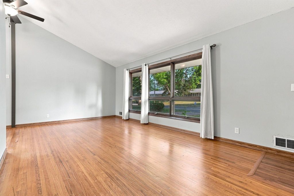 725 50 1/2 Avenue NE, Columbia Heights, MN 55421 — photo 2