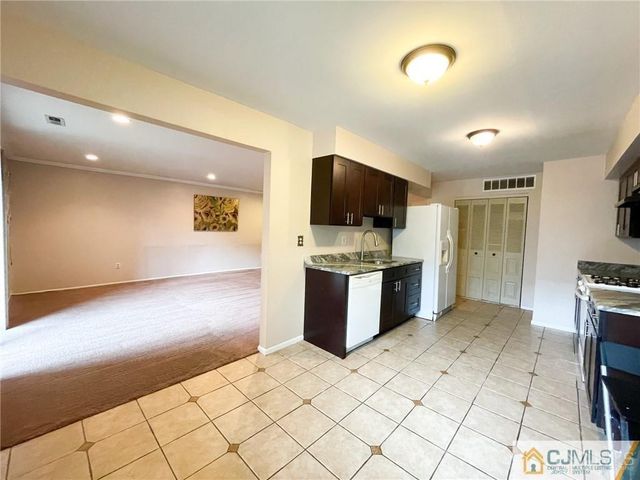 410 Edison Glen Terrace, Edison, NJ 08837