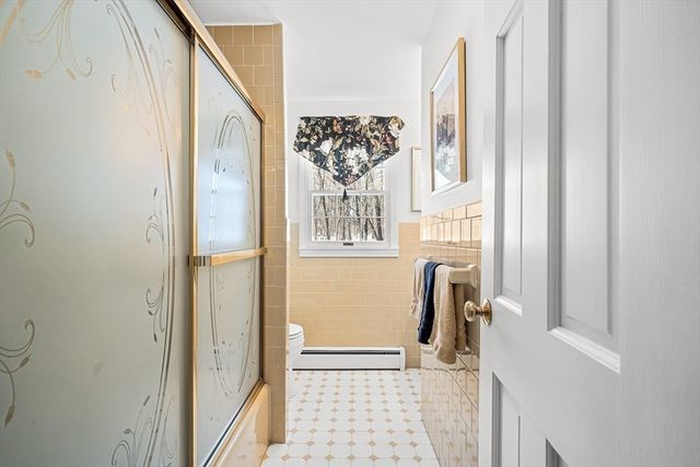 54 Montaup Ave, Dracut, MA 01826