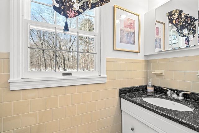 54 Montaup Ave, Dracut, MA 01826