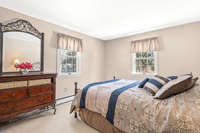 54 Montaup Ave, Dracut, MA 01826