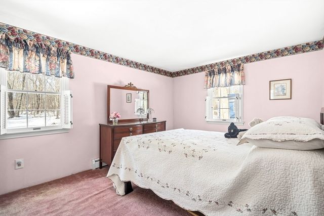 54 Montaup Ave, Dracut, MA 01826