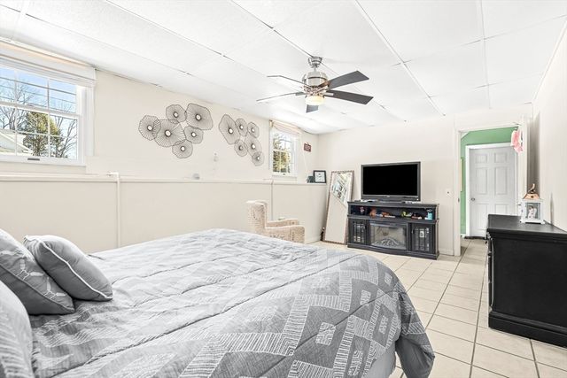 54 Montaup Ave, Dracut, MA 01826