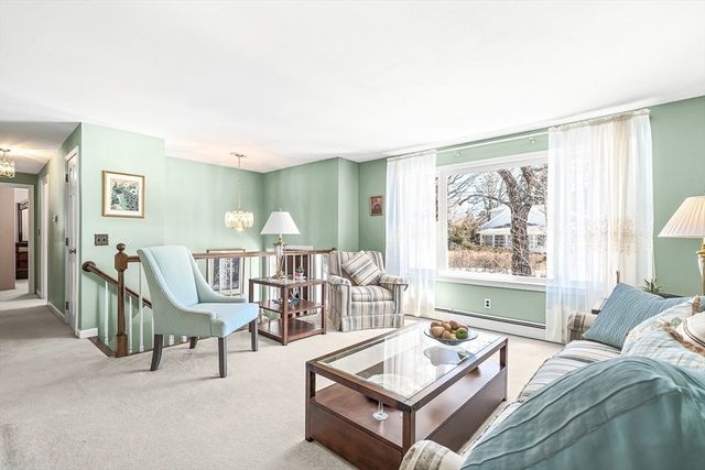 54 Montaup Ave, Dracut, MA 01826