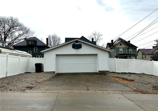 209 Oakwood Avenue, Marietta, OH 45750