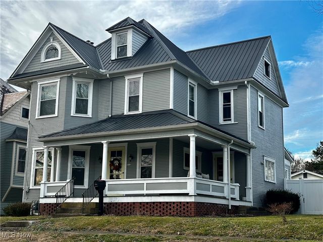 209 Oakwood Avenue, Marietta, OH 45750