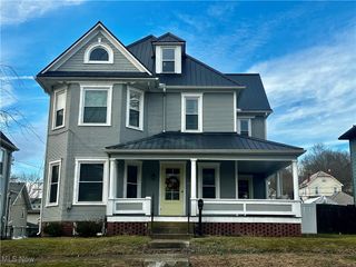 209 Oakwood Avenue, Marietta, OH 45750