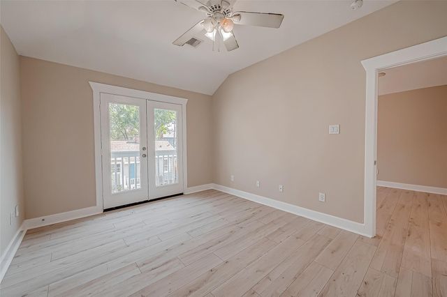 1110 E 24th Street B, Houston, TX 77009