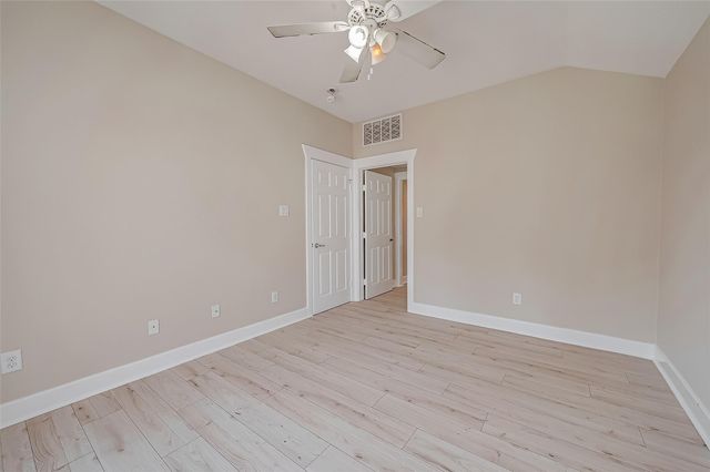 1110 E 24th Street B, Houston, TX 77009