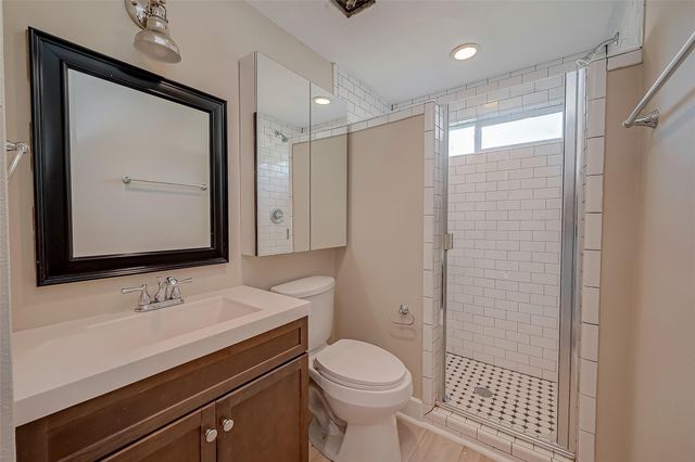 1110 E 24th Street B, Houston, TX 77009