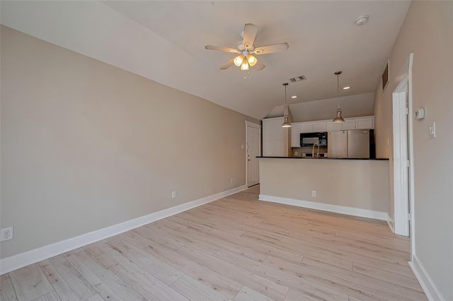 1110 E 24th Street B, Houston, TX 77009