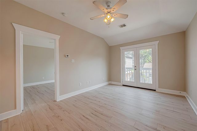 1110 E 24th Street B, Houston, TX 77009