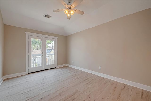 1110 E 24th Street B, Houston, TX 77009