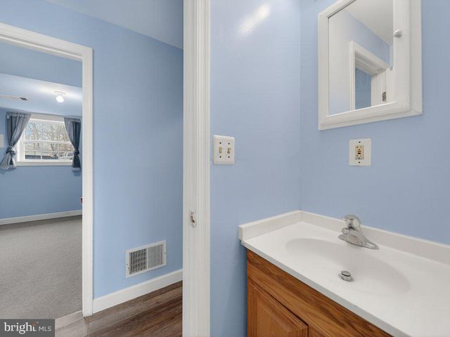 10127 LOMOND DR, Manassas, VA 20109