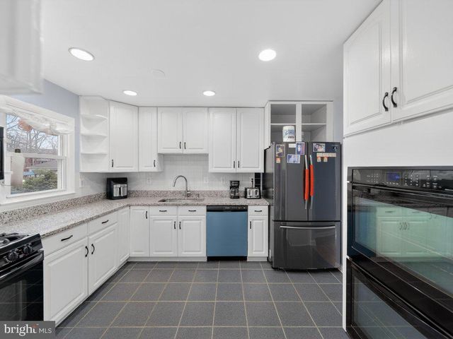 10127 LOMOND DR, Manassas, VA 20109