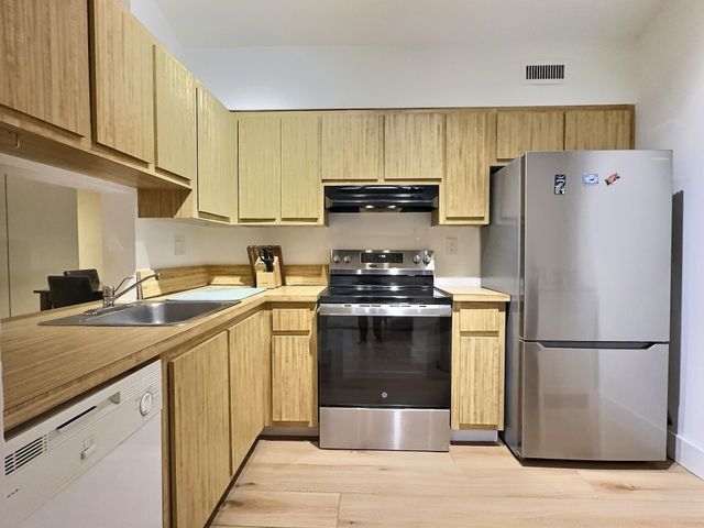 3017 N Oakland Forest Drive 308, Oakland Park, FL 33309