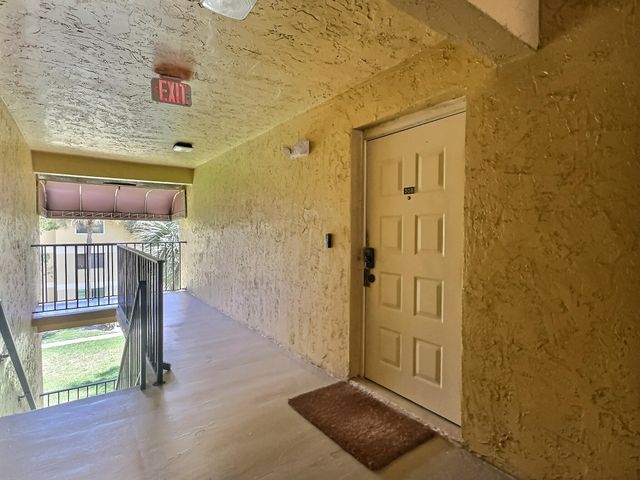 3017 N Oakland Forest Drive 308, Oakland Park, FL 33309