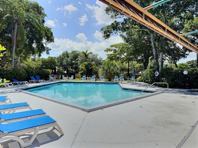 3017 N Oakland Forest Drive 308, Oakland Park, FL 33309