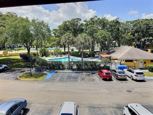 3017 N Oakland Forest Drive 308, Oakland Park, FL 33309