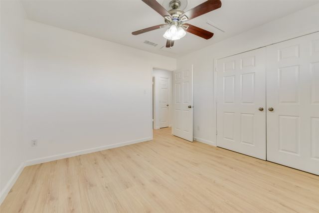 80 E Mountain Creek Drive 19, Grand Prairie, TX 75052