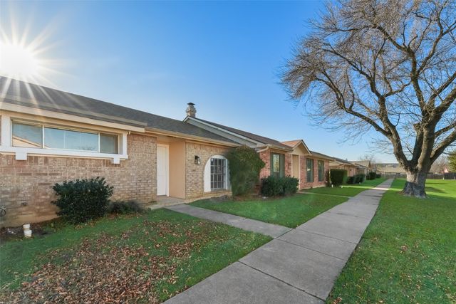 80 E Mountain Creek Drive 19, Grand Prairie, TX 75052