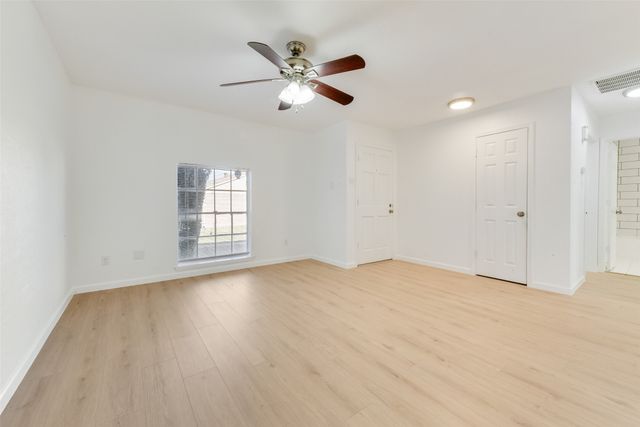 80 E Mountain Creek Drive 19, Grand Prairie, TX 75052