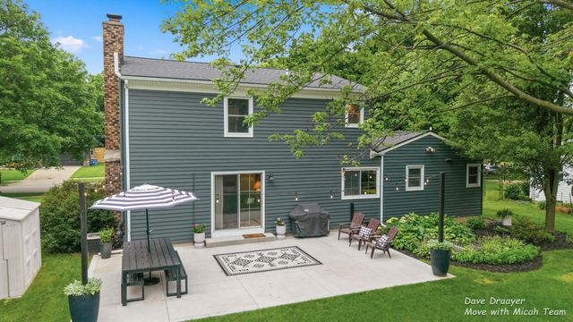 1910 Ridgemoor Drive SE, Grand Rapids, MI 49506